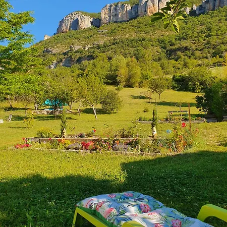 Au Rocher Troue Millau