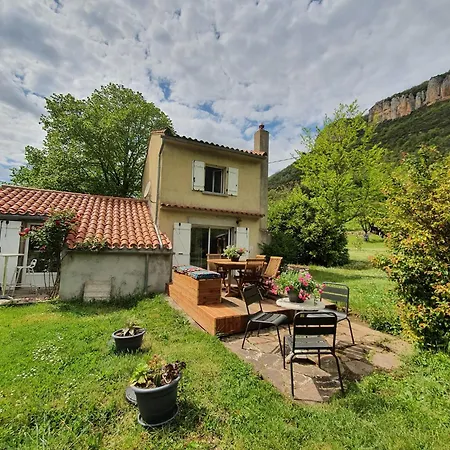 Au Rocher Troue Tatil Evi