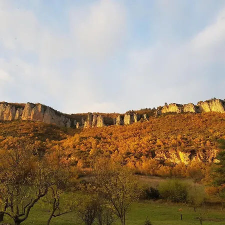 Au Rocher Troue Millau
