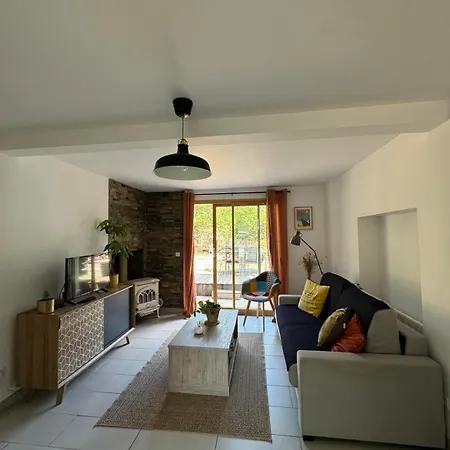 Au Rocher Troue Tatil Evi *