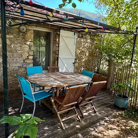 Au Rocher Troue Tatil Evi